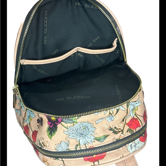 🔥BIG BUDDHA pink backpack with beautiful vibrant flowers and gold Size: OS🔥 - Picture 3 of 9